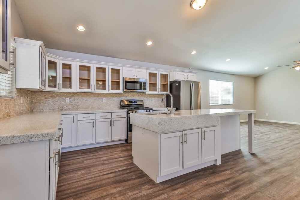 825 West 19th Street - Photo 5 of 15