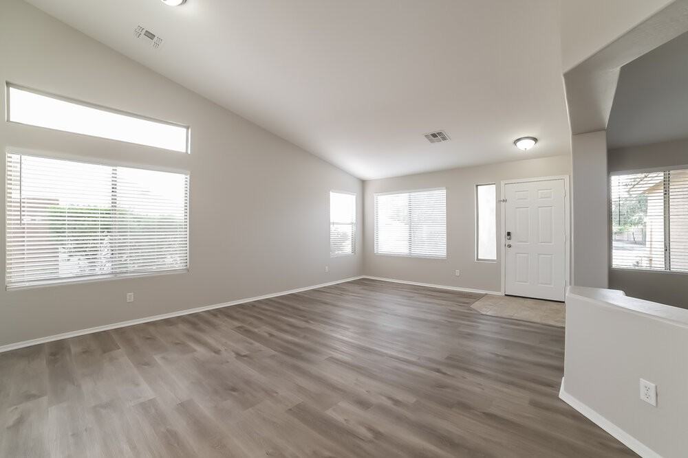 13538 W Berridge Ln - Photo 4 of 16