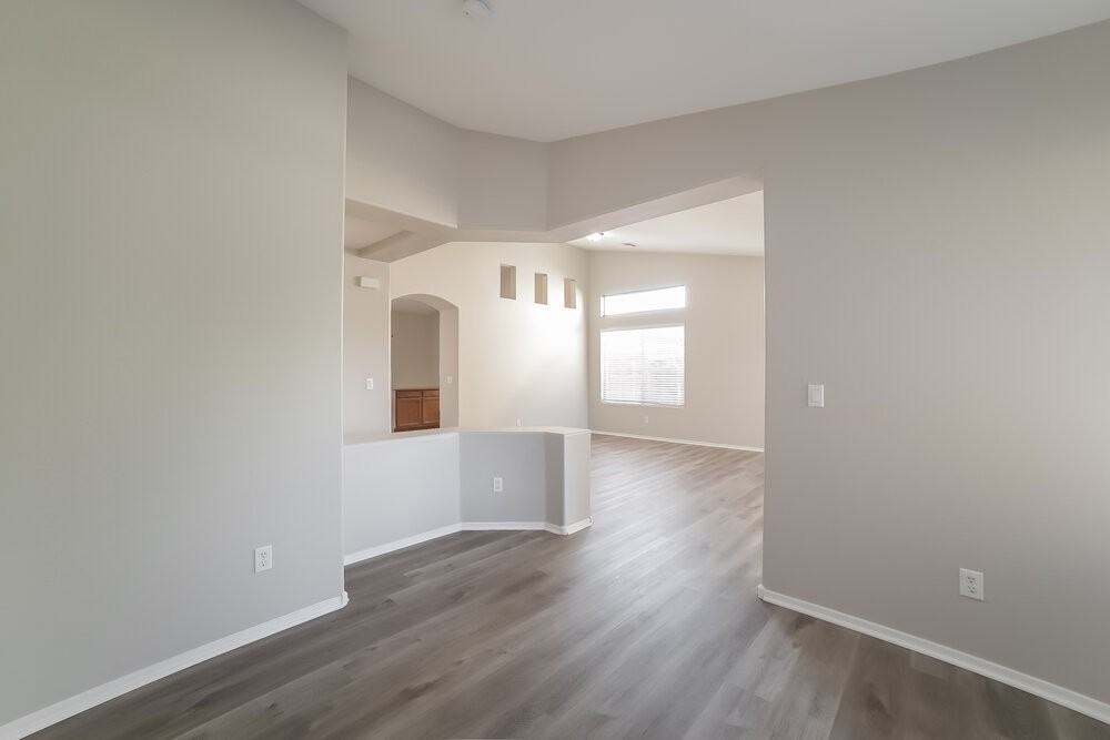 13538 W Berridge Ln - Photo 6 of 16