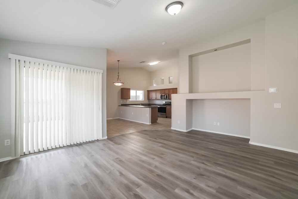 13538 W Berridge Ln - Photo 7 of 16