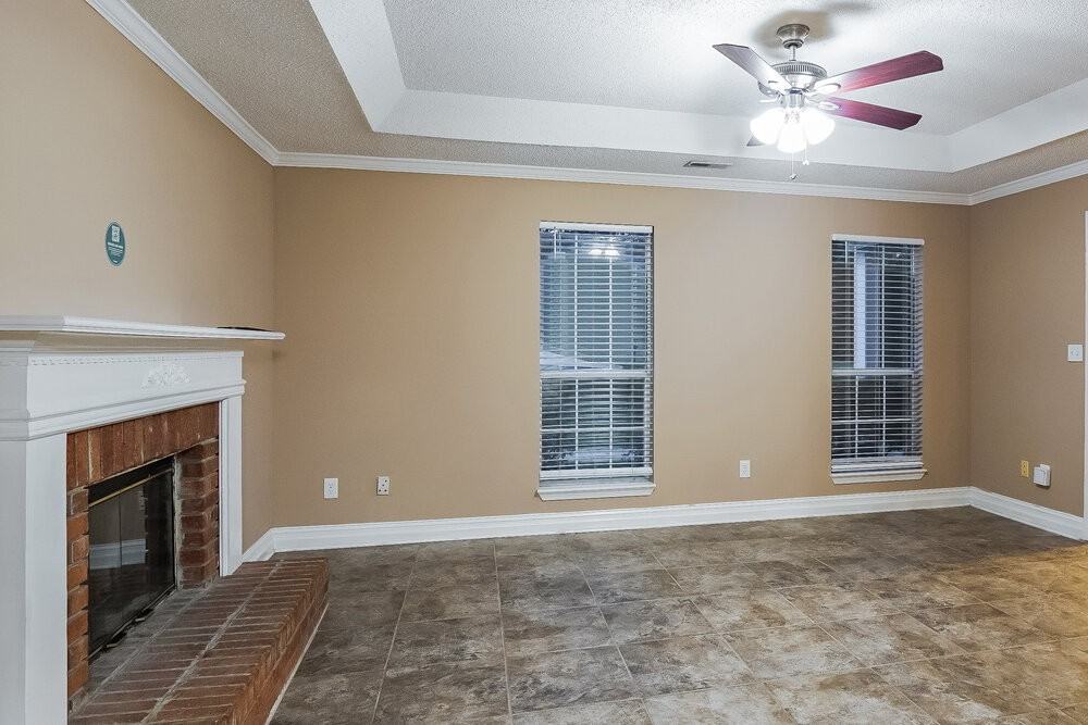 144 Carriage Dr - Photo 4 of 16