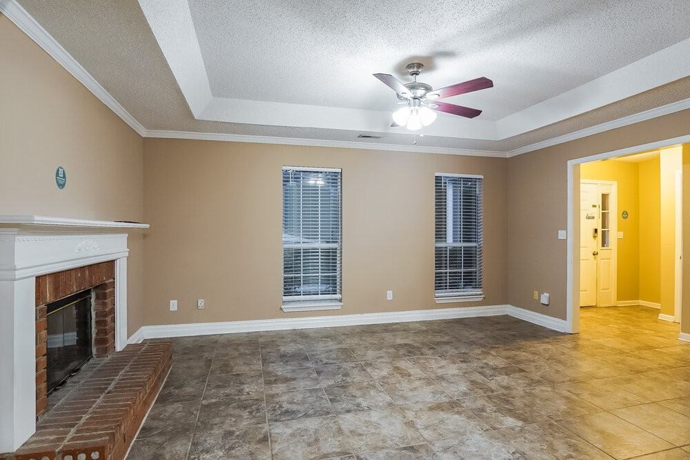 144 Carriage Dr - Photo 6 of 16