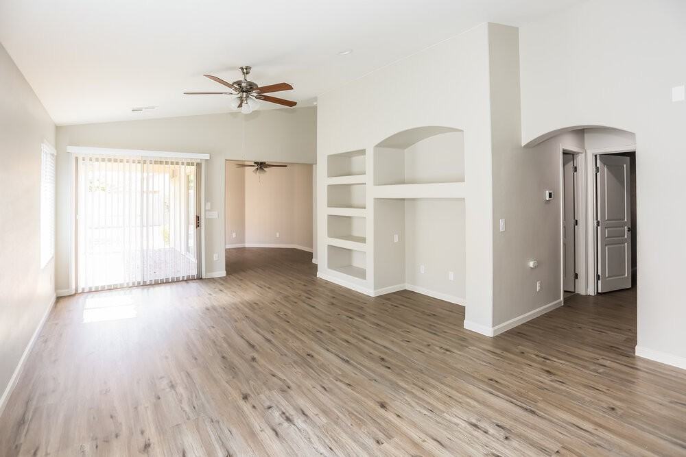 7223 W Winslow Ave - Photo 3 of 16