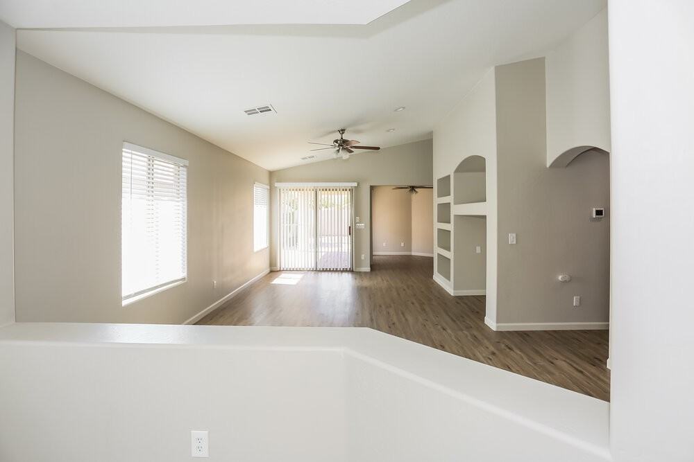 7223 W Winslow Ave - Photo 4 of 16