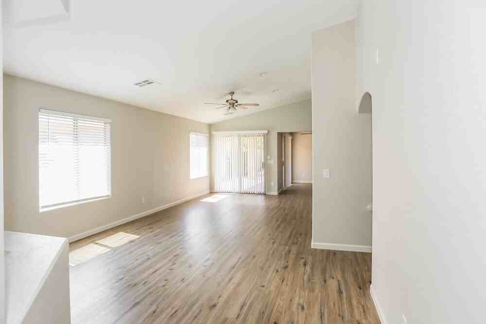 7223 W Winslow Ave - Photo 5 of 16