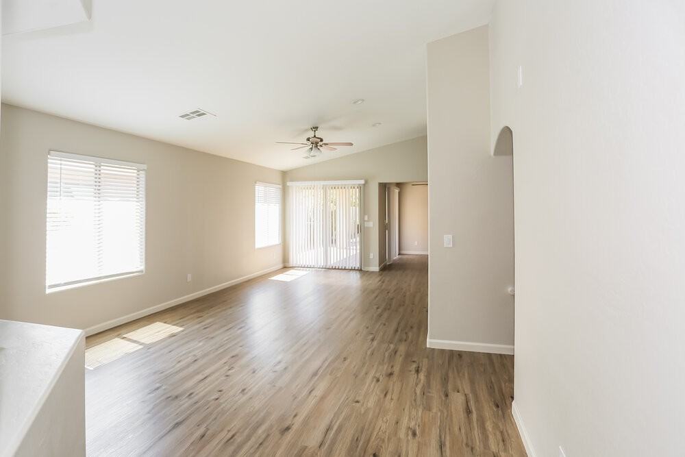 7223 W Winslow Ave - Photo 6 of 16