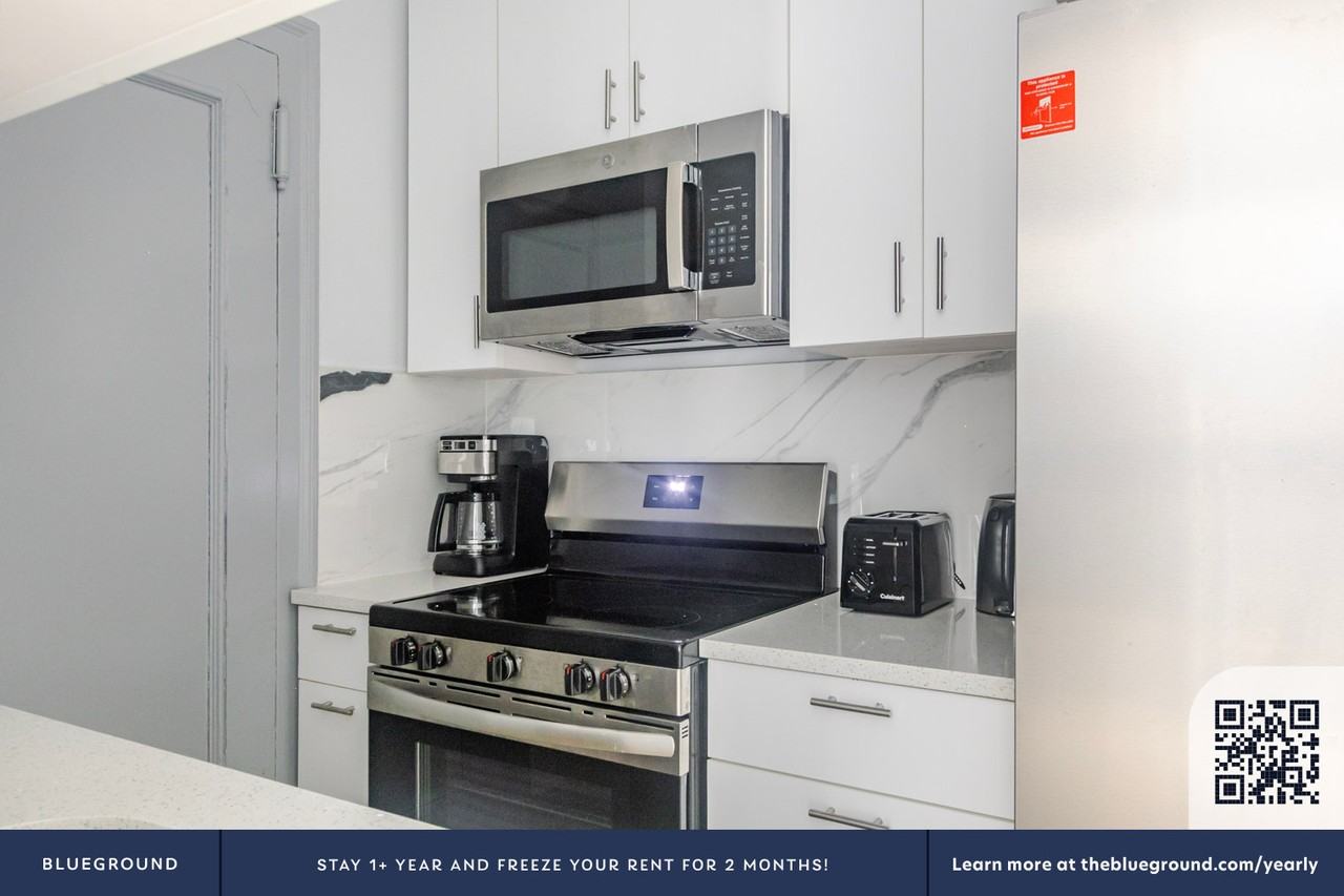 161 West 54th Street - Photo 7 of 28