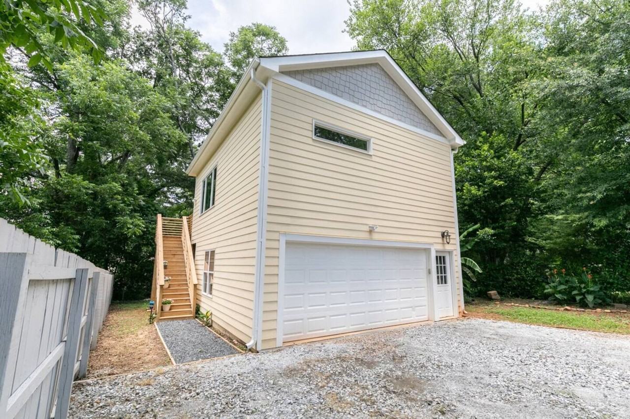 1084 Sanders Ave Se #1261333P - Photo 4 of 33