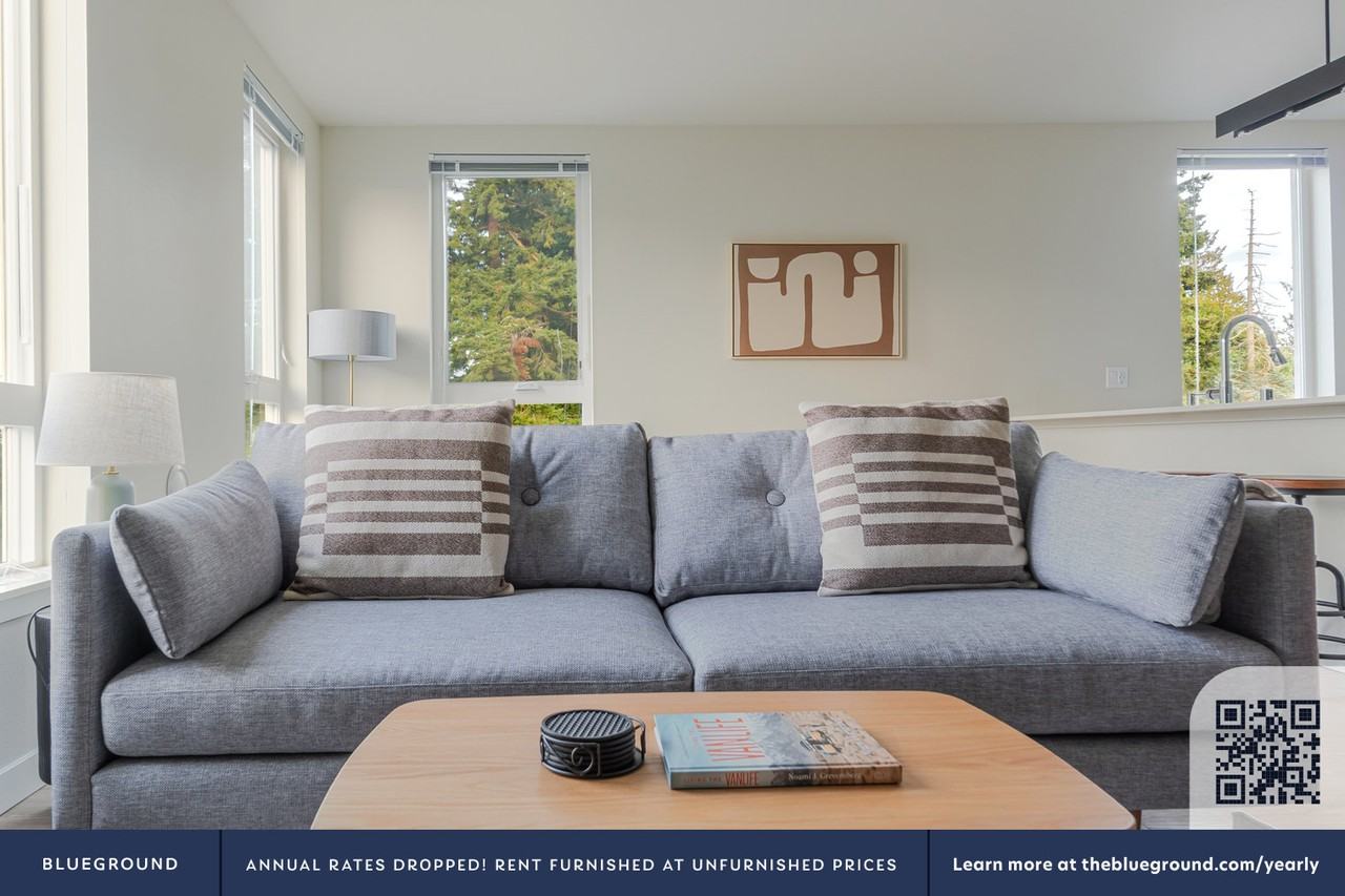 18004 Midvale Avenue North - Photo 4 of 38