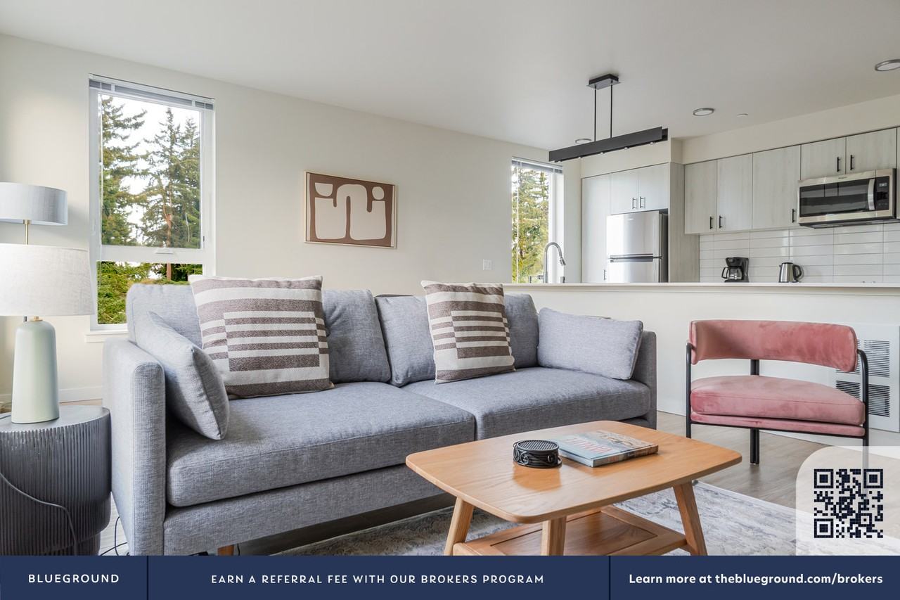 18004 Midvale Avenue North - Photo 5 of 38