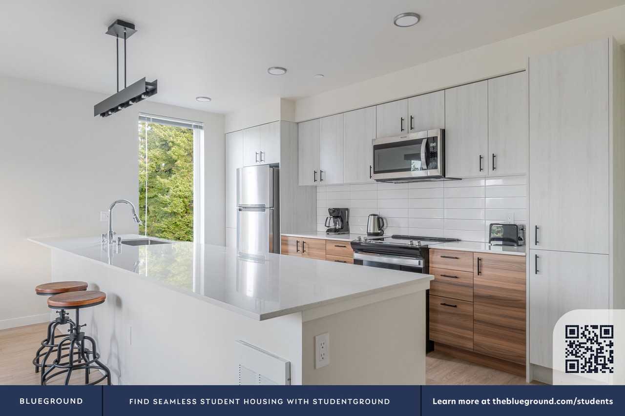 18004 Midvale Avenue North - Photo 7 of 38