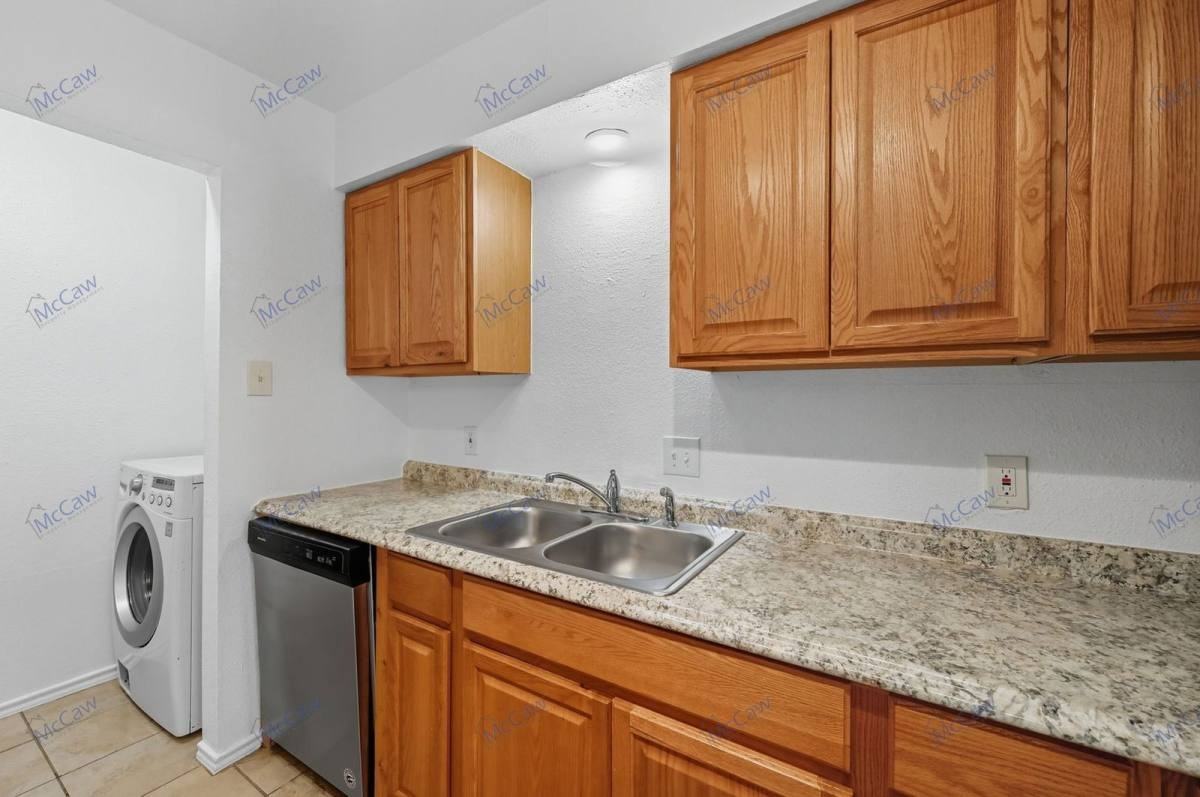 3407 Republic Dr - Photo 3 of 10