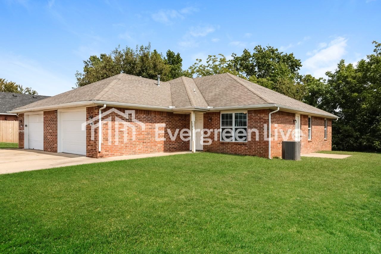 1953 S 11th Pl - Photo 3 of 16