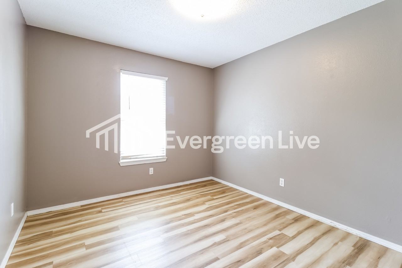 1953 S 11th Pl - Photo 4 of 16