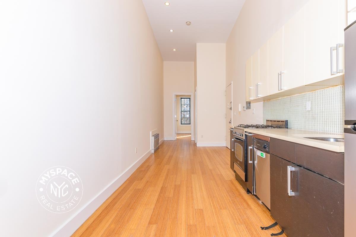 142 Wilson Ave #3R - Photo 2 of 11