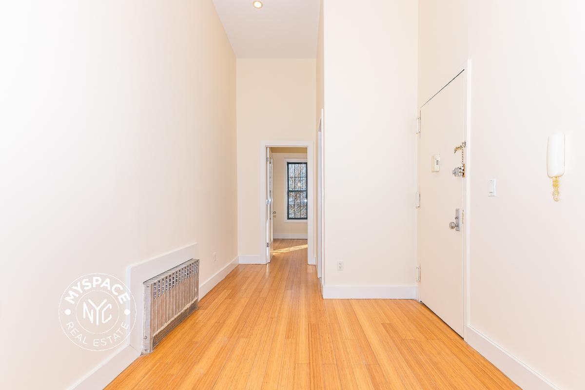 142 Wilson Ave #3R - Photo 3 of 11