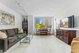 200 W End Ave #8J - Photo 1 of 1