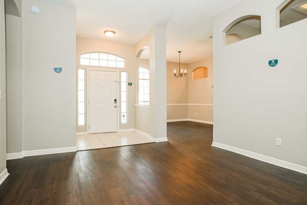 241 Maplewood Dr - Photo 4 of 16