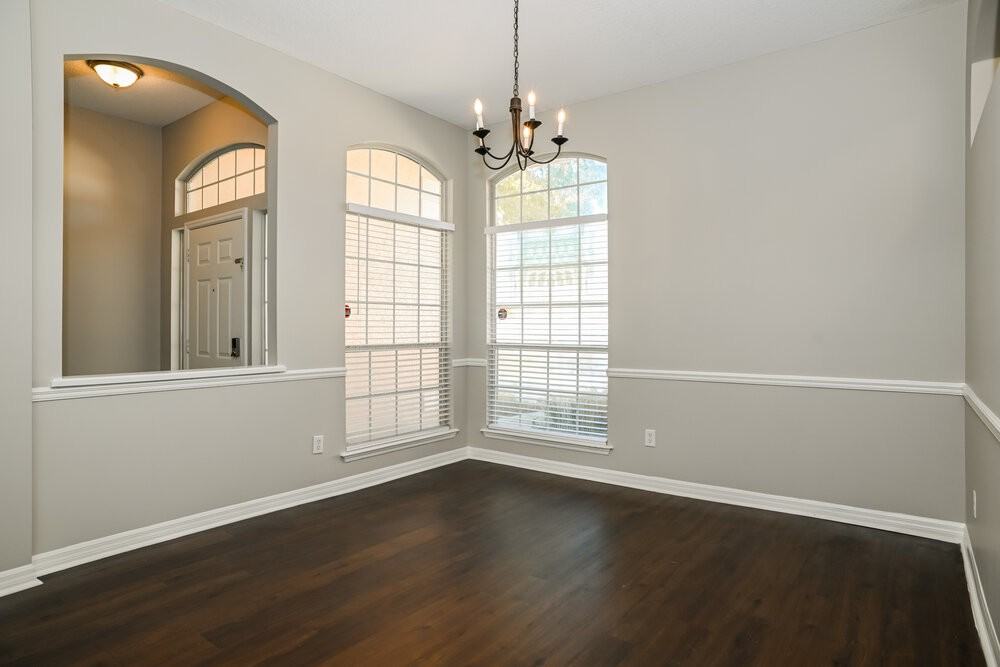 241 Maplewood Dr - Photo 5 of 16