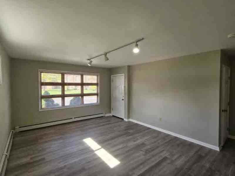 2 Brooks Blvd - Photo 3 of 7