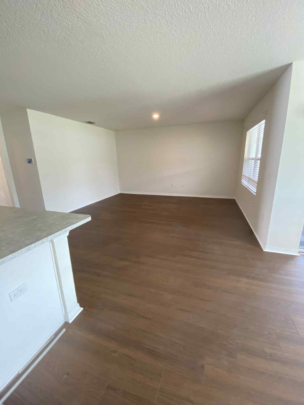 237 St Georges Cir - Photo 5 of 14