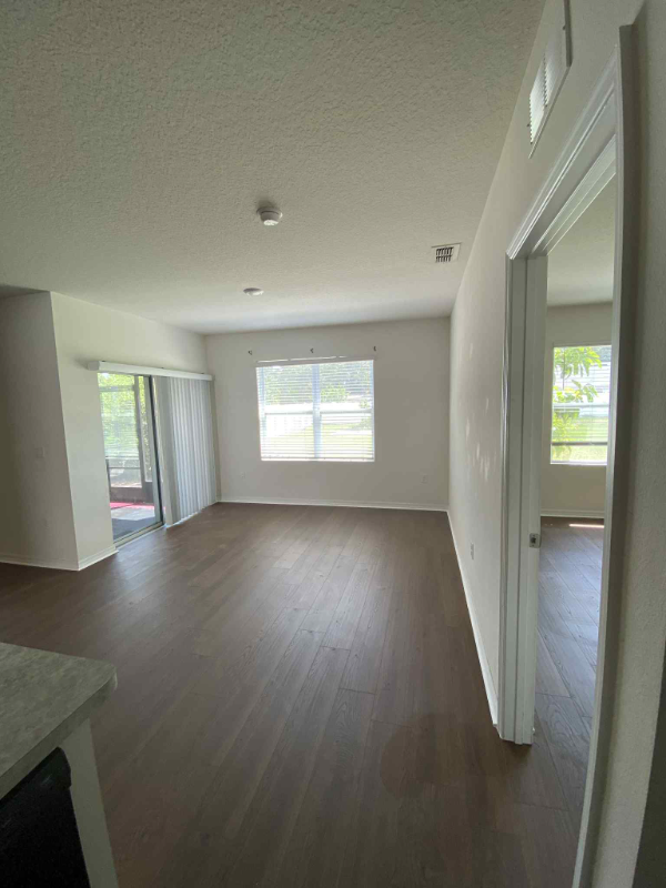 237 St Georges Cir - Photo 6 of 14