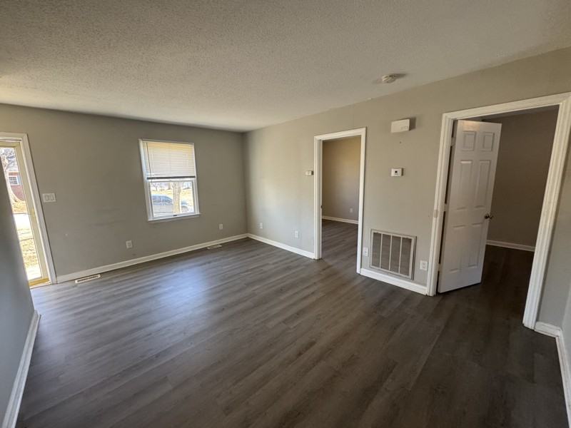 504 4th Street Pl Sw - Photo 3 of 9