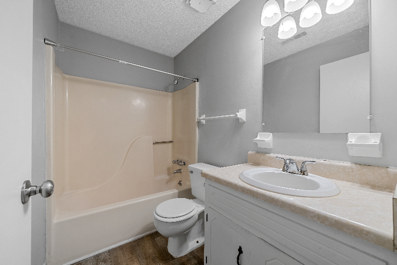 815 Golfview Pl #E - Photo 7 of 9