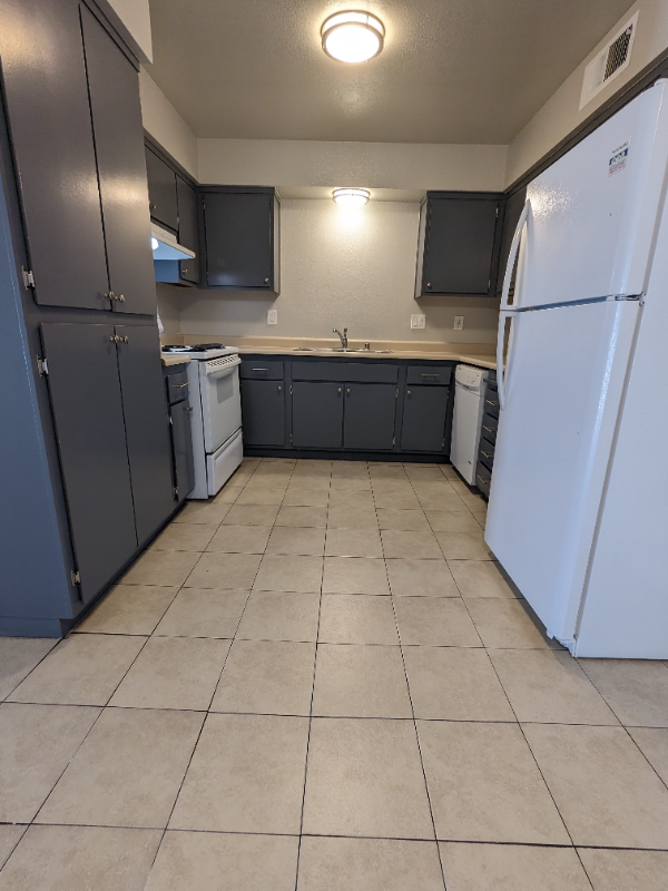 815 N Peach Ave #120 - Photo 4 of 11