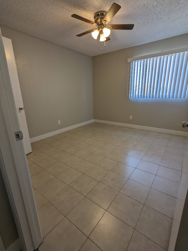 815 N Peach Ave #120 - Photo 7 of 11