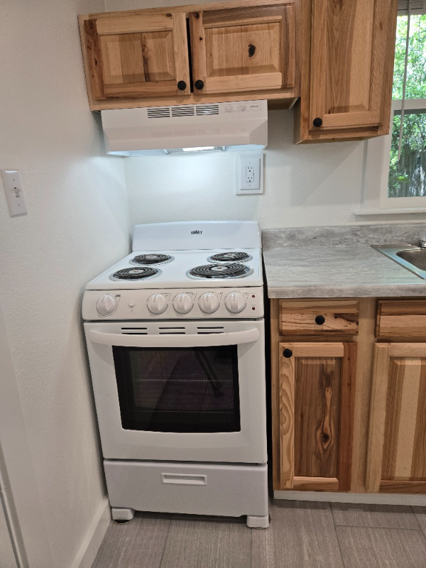 2119 Waldon St - Photo 2 of 13