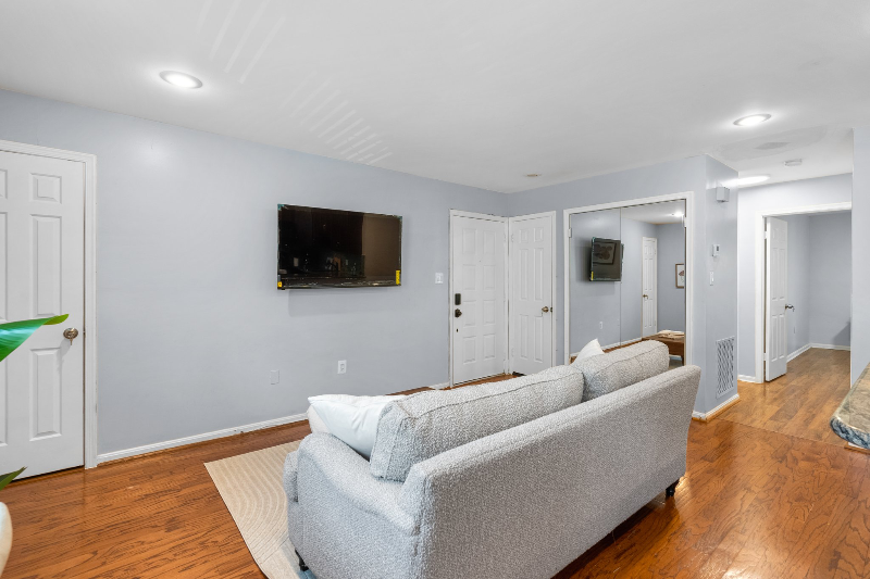 11770 Carriage House Dr - Photo 3 of 12