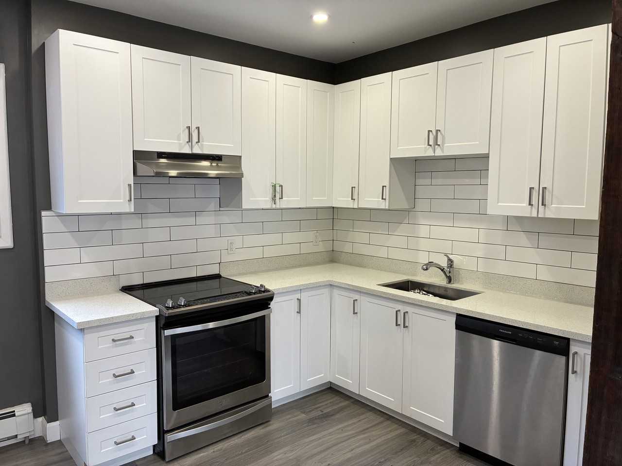 30 Balsam Avenue South #1 - Photo 2 of 9