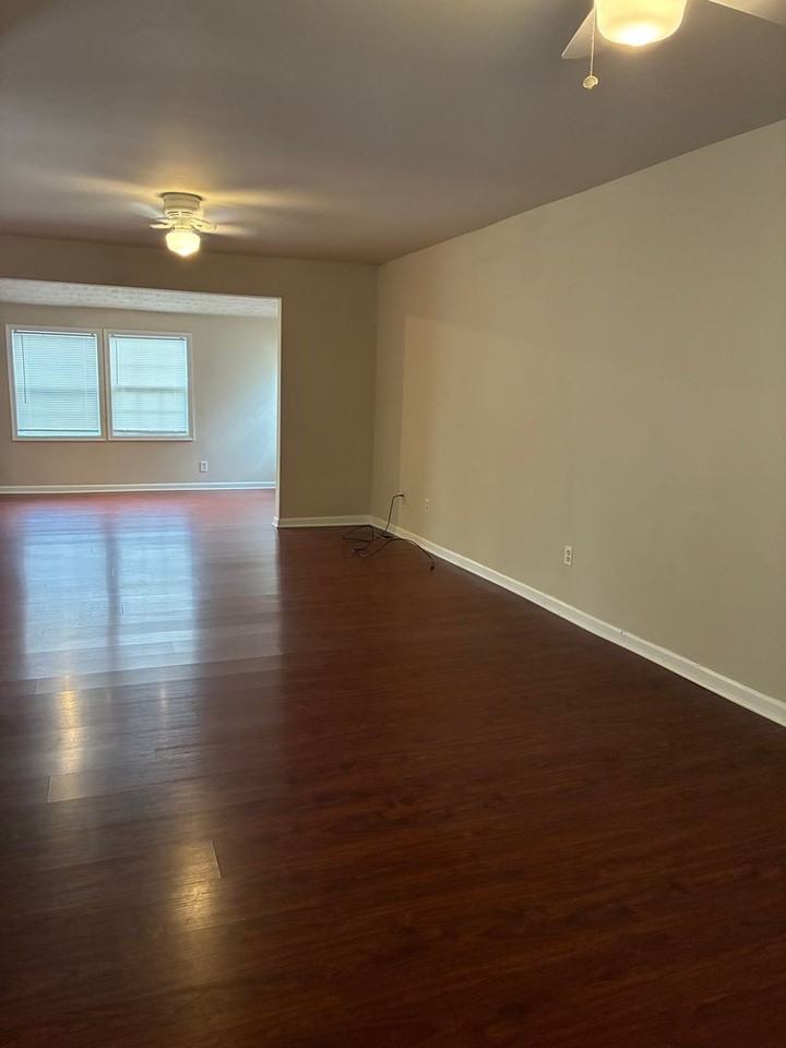 214 N Stokes St - Photo 4 of 17