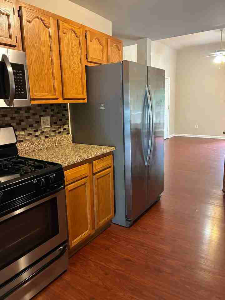 214 N Stokes St - Photo 7 of 17