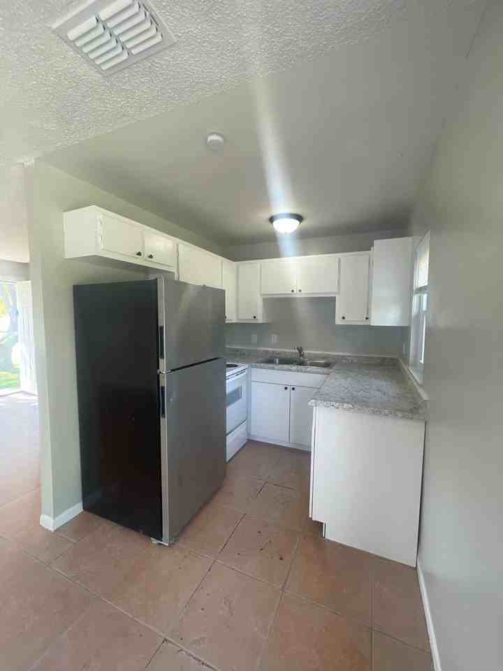 2319 Otis Ave - Photo 3 of 9