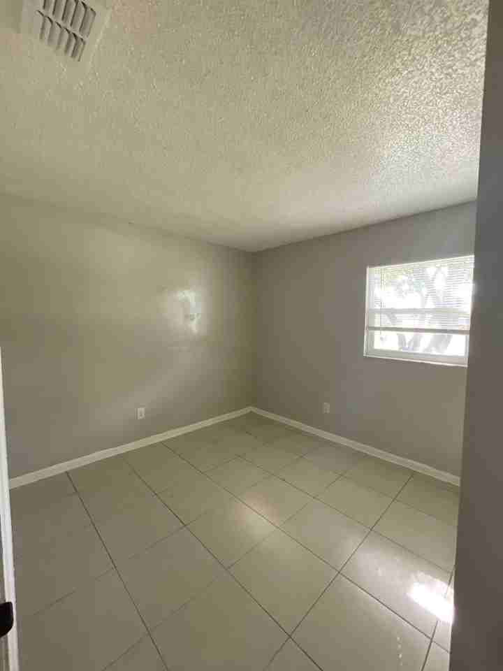 2319 Otis Ave - Photo 5 of 9