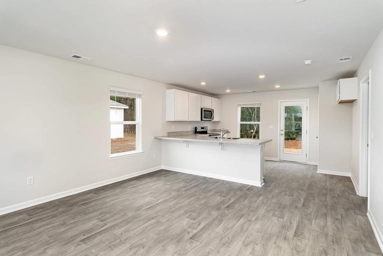 99 Cambridge Dr #NA - Photo 2 of 9