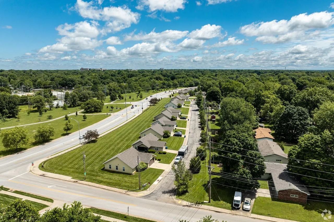 The Villas at Sunset - Photo 2 of 15