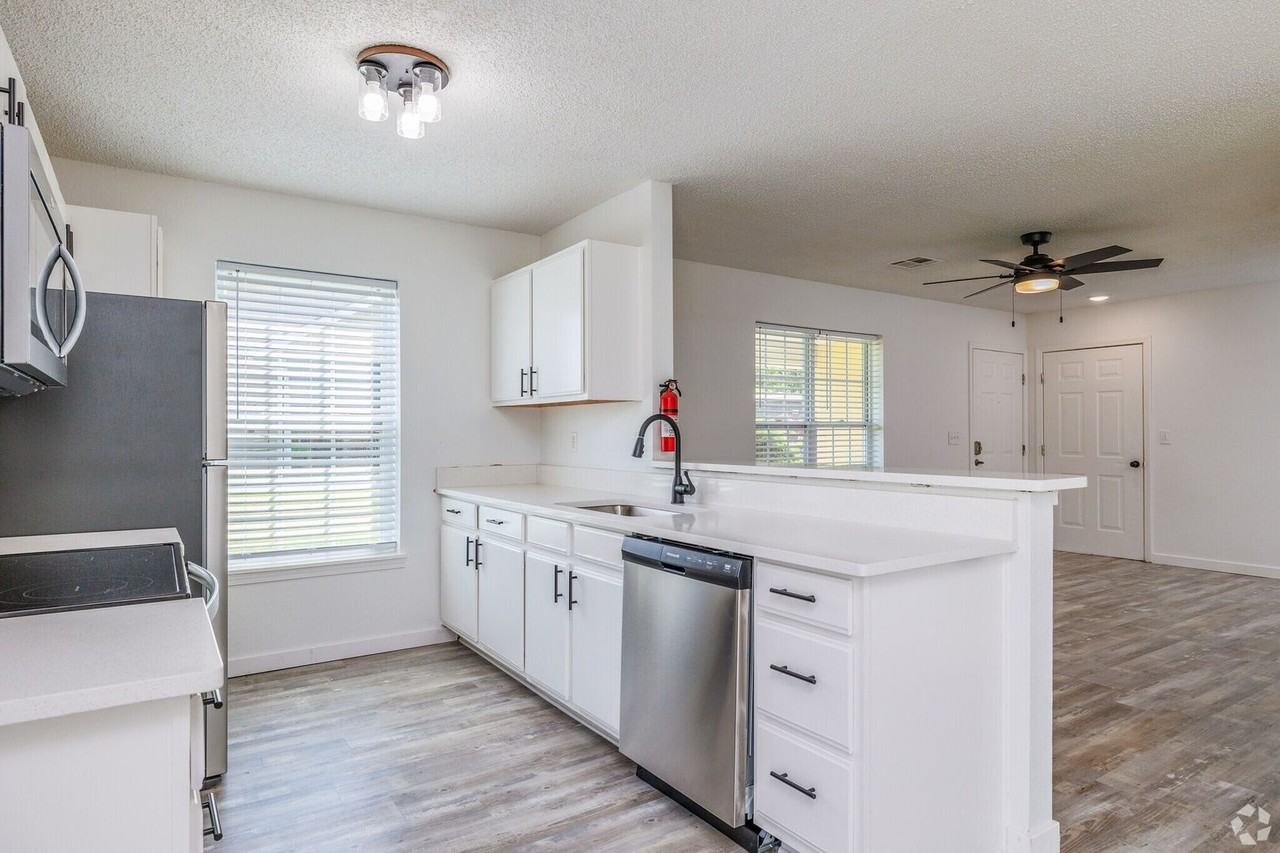 The Villas at Sunset - Photo 4 of 15