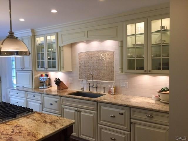 165 Grumman Ave - Photo 2 of 24