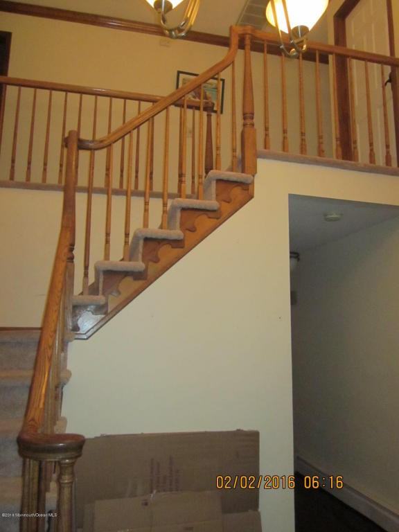 43 Manor Dr - Photo 2 of 17