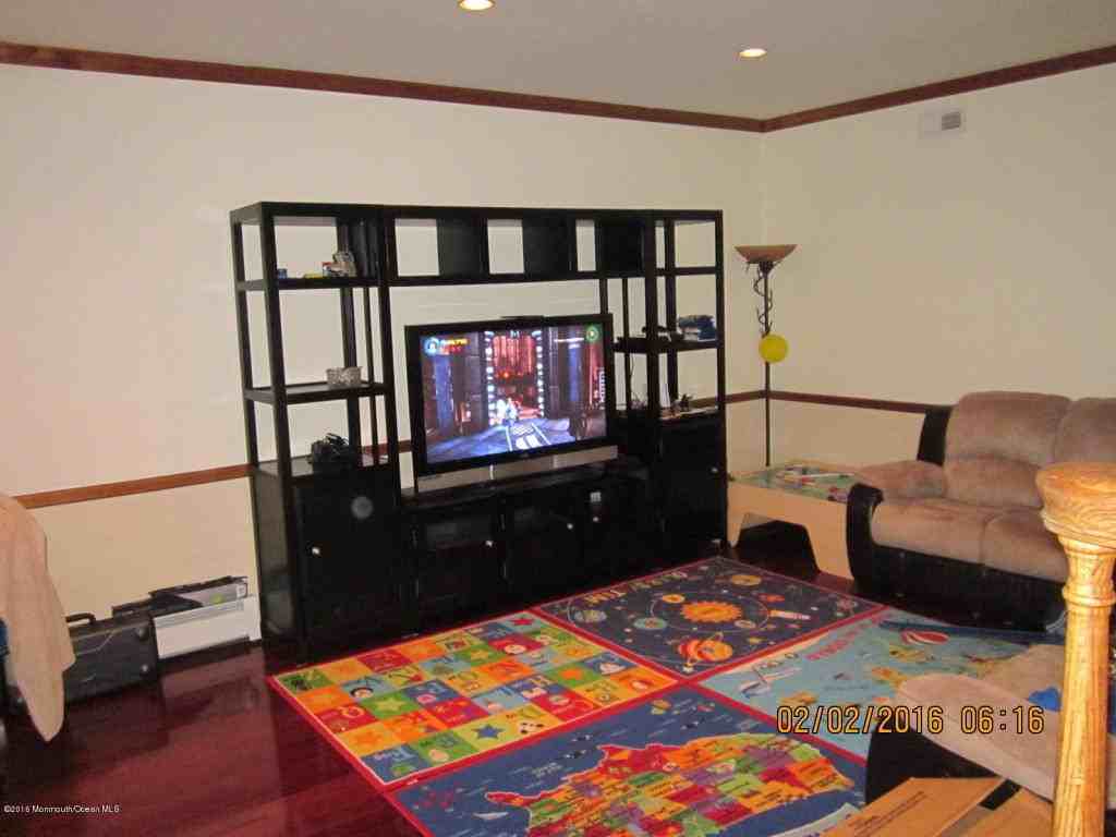 43 Manor Dr - Photo 3 of 17