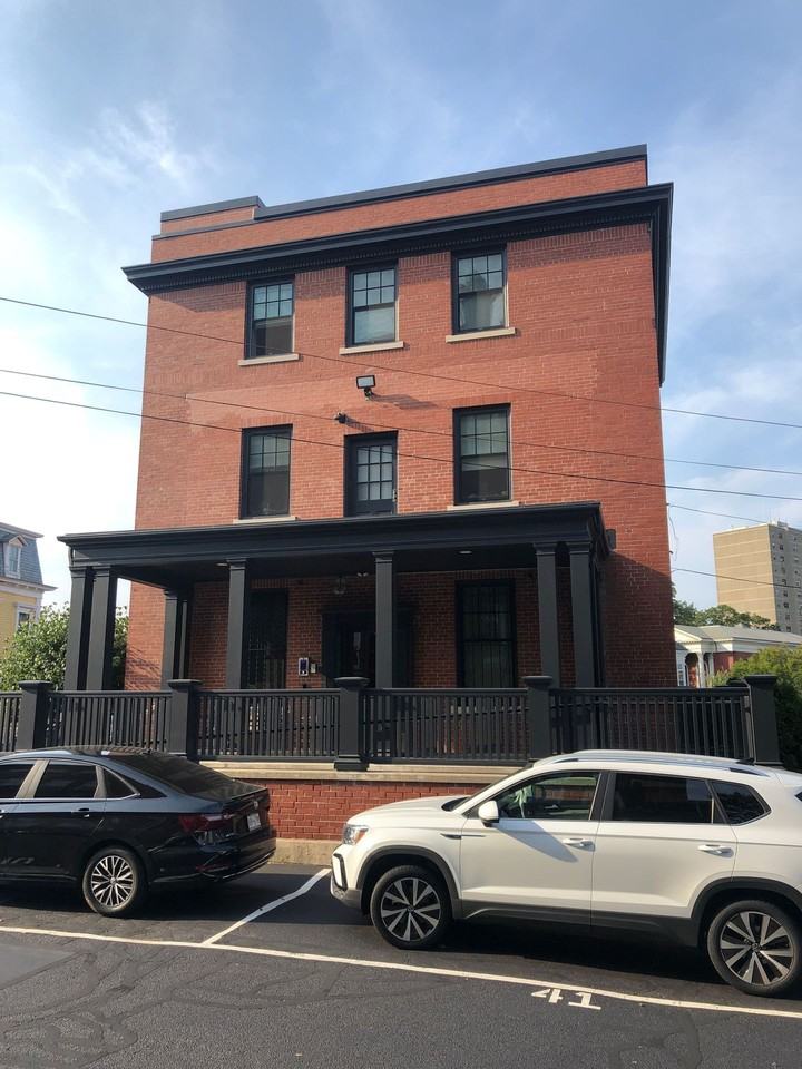 530 Broadway Apartments - Photo 6 of 24