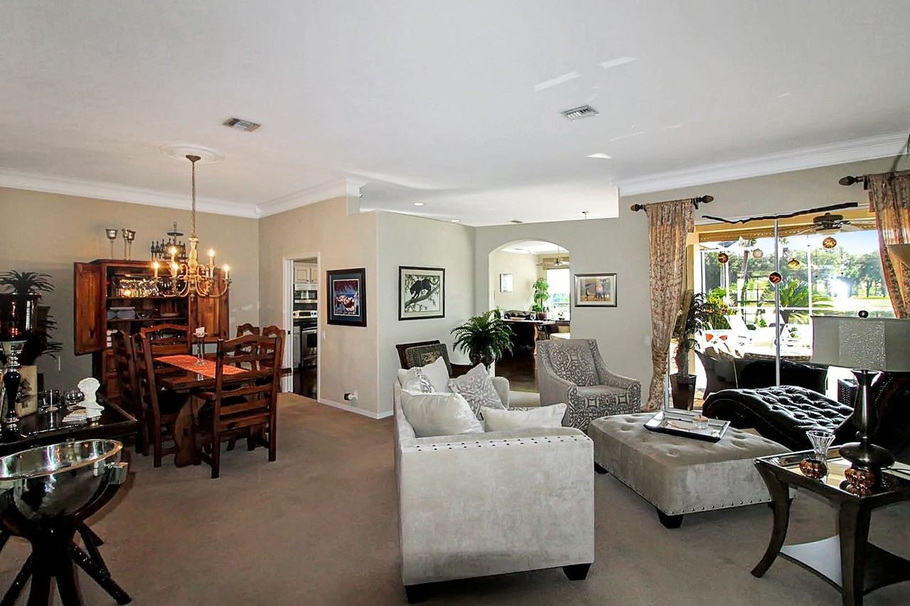 472 Derbyshire Dr - Photo 3 of 26