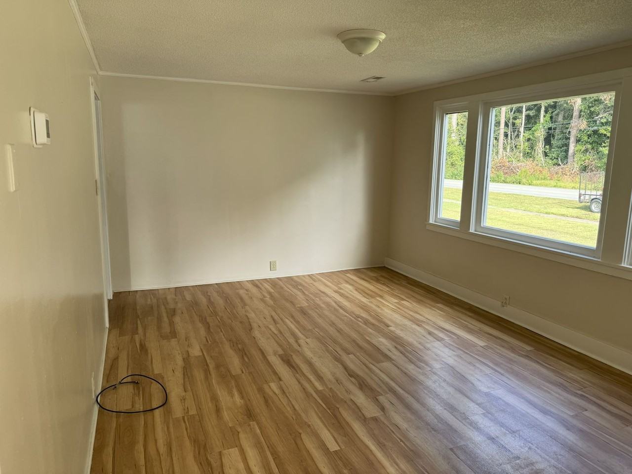 307 Miller Blvd - Photo 2 of 9