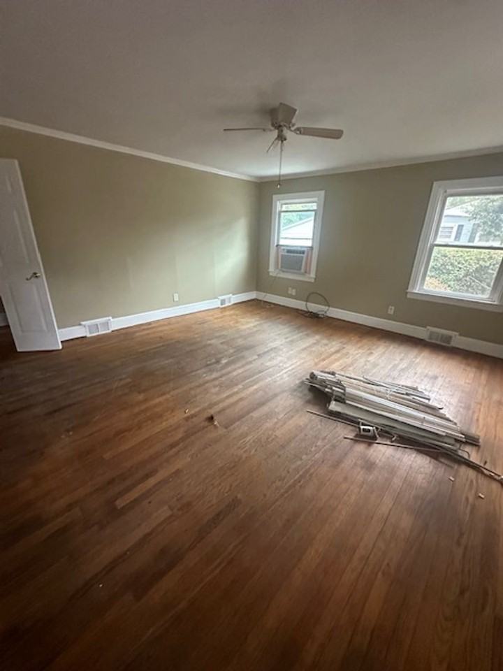 1323 N Independence St - Photo 2 of 11