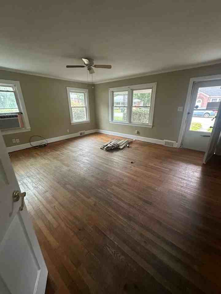 1323 N Independence St - Photo 3 of 11