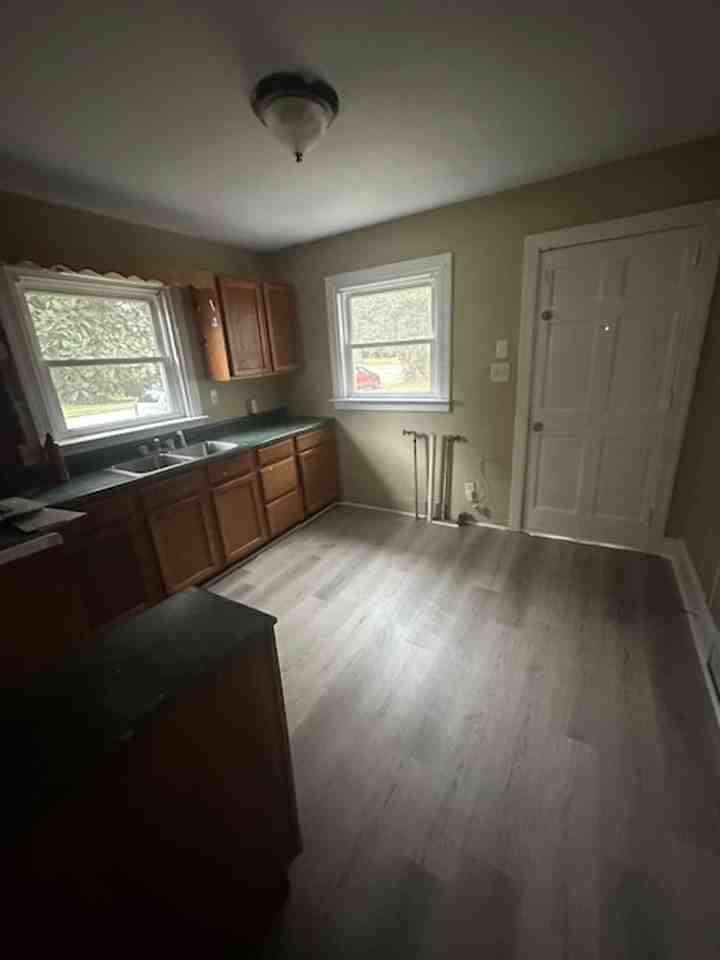 1323 N Independence St - Photo 4 of 11