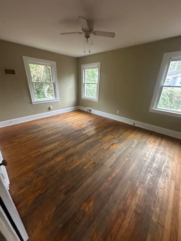 1323 N Independence St - Photo 5 of 11